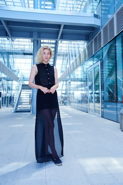 Décryptage : Le retour du tailleur pantalon en 2025 et comment l'adopter - Cover Image