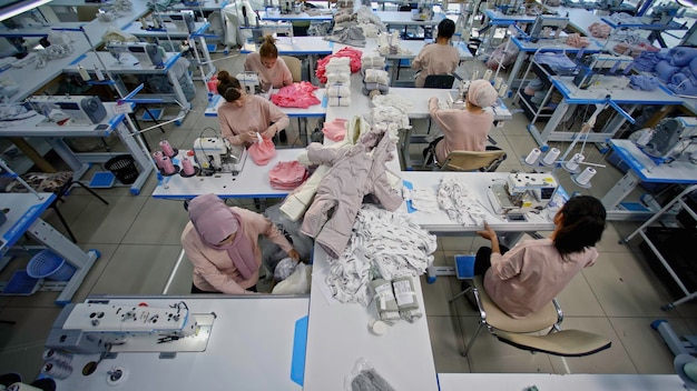 Smart Supply Chains: Tech-Driven Efficiency & 10% Lead Time Cut